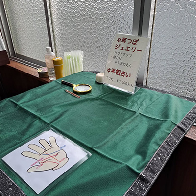 占いと耳つぼ出店